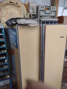 lot 1292 image: refrigerator and contents and whats on top
