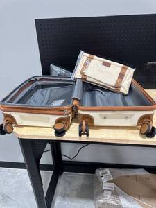 lot 27877 image: Luggage