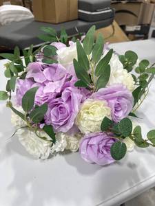lot 27892 image: Floral Center Pieces Qty 10