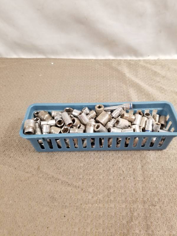 lot 68064 image: Large Lot of Sockets