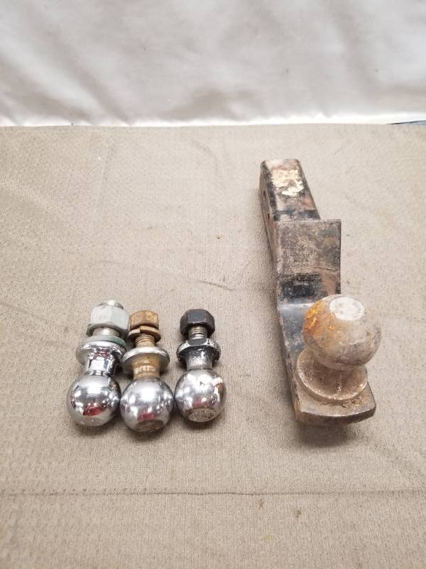lot 68129 image: Trailer Balls and Hitch