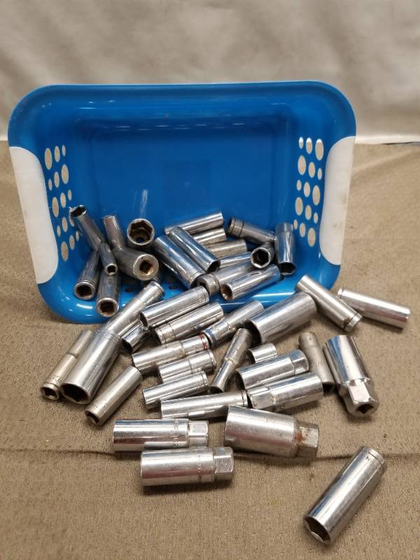 lot 68147 image: Lot of Sockets