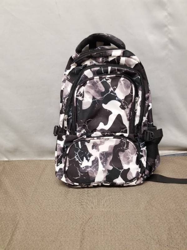 lot 68611 image: CAMO BACKPACK FOR KIDS