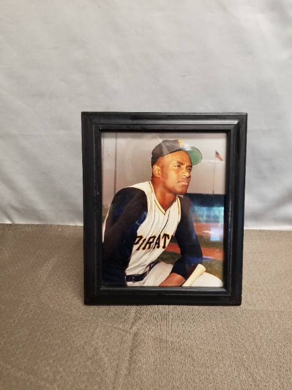 lot 89675 image: PICTURE OF ROBERTO CLEMENTE
