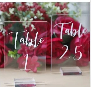 lot 24082 image: UNIQOOO Acrylic Wedding Table Numbers 1-25 with Stands  4x6 inch Printed Calligraphy, Clear Table Number Signs and Holders  Perfect for Wedding Reception, Centerpiece Decoration, Event, Party