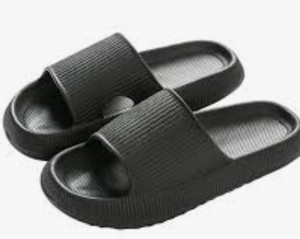 lot 24092 image: Cloud Slides for Women and Men, Super Soft Comfy Pillow Slides, Non-Slip Quick Drying Thick Sole Cloud Slippers, Shower, Massage, Beach, Indoor and Outdoor Pillow Slippers Size 37-38