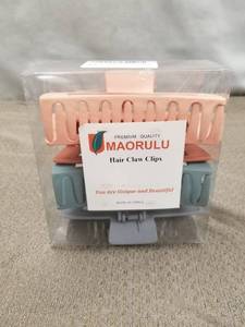 lot 24110 image: MAORULU HAIR CLAW CLIPS