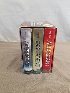 lot 34633 image: Divergent Divergent Series 3-Book Box Set  Divergent, Insurgent, Allegiant (Hardcover)
