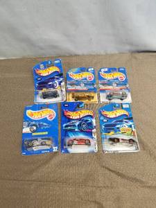 lot 34648 image: LOT OF HOT WHEELS