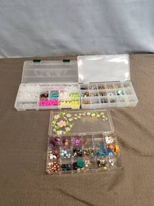 lot 34652 image: LOT OF RANDOM BEADS FOR JEWELRY MAKING