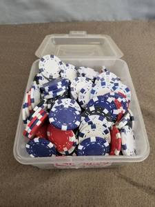 lot 34654 image: LOT OF RANDOM POKER CHIPS