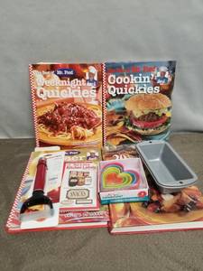 lot 23441 image: LOT OF RANDOM KITCHEN ITEMS