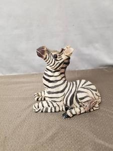 lot 23453 image: ZEBRA FIGURINE LAYING DOWN