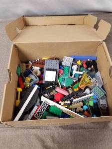 lot 23454 image: LOT OF RANDOM LEGO