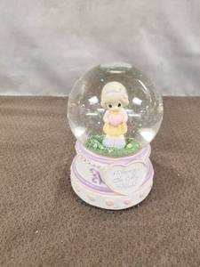 lot 23463 image: ALWAYS IN MY HEART MUSICAL SNOW GLOBE