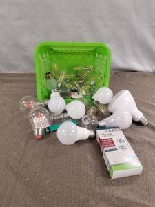 lot 23473 image: LOT OF RANDOM LIGHTBULBS