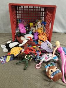 lot 23483 image: LOT OF RANDOM TOYS