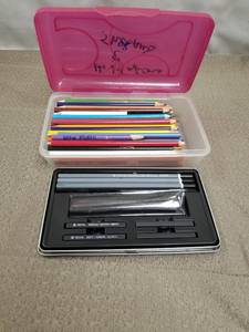 lot 23499 image: LOT OF COLORED PENCILS AND CHARCOAL PENCIL SET