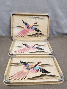 lot 23512 image: Set of 3 Vintage Japan Hand Painted Pheasants Wooden Nesting Serving Trays