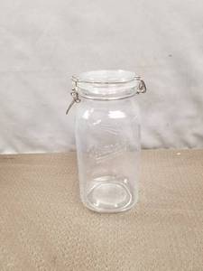 lot 23516 image: Mason Craft & More Airtight Kitchen Food Storage Clear Glass Clamp Jar