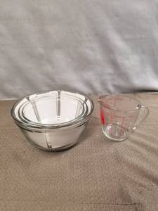 lot 23517 image: LOT OF ANCHOR MIXONG BOWLS AND MEASURING CUP