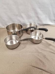 lot 23519 image: LOT OF COOKING PANS