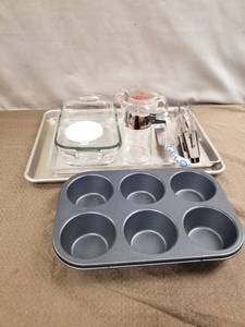lot 23532 image: LOT OF RANDOM KITCHEN ITEMS