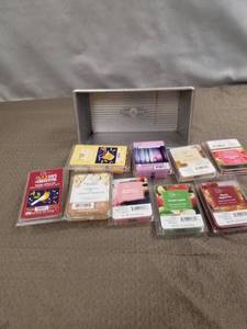 lot 23534 image: LOT OF RANDOM WAX MELTS FOR WARMERS