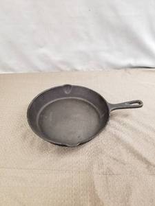 lot 23535 image: MAINSTAYS CAST IRON PAN