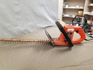 lot 23542 image: CRAFTSMAN BUSHWACKER HEDGE TRIMMER
