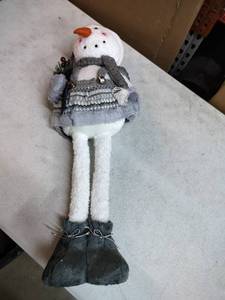 lot 5660 image: Signature Selection. Standing Snowman 30Inch