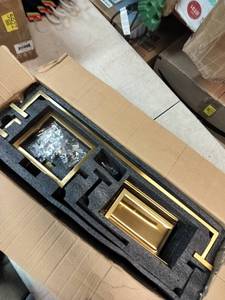 lot 7843 image: Unbranded Bathroom Hardware Set
