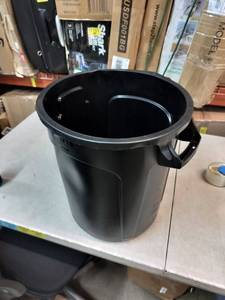 lot 7882 image: Rubbermaid - 1926827 - BRUTE 10 gal. Black Plastic Utility Container - Retail $144.07
