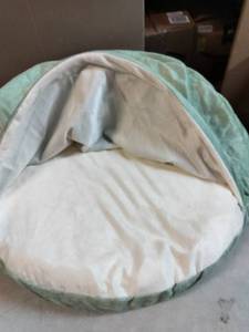 lot 9847 image: Cat Tent Green