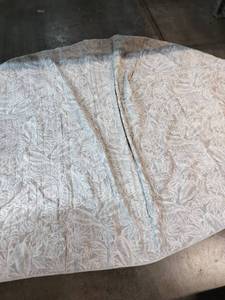 lot 9857 image: Queen Size bed Blanket