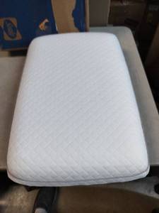 lot 9861 image: White Pillow 24in X 15in