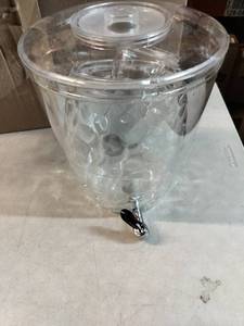 lot 9891 image: Water Dispenser