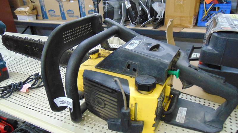 lot 535 image: McCulloch Pro Mac 610 chainsaw