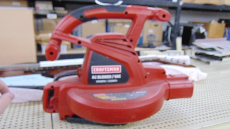 lot 540 image: Craftsman AC blower  vac