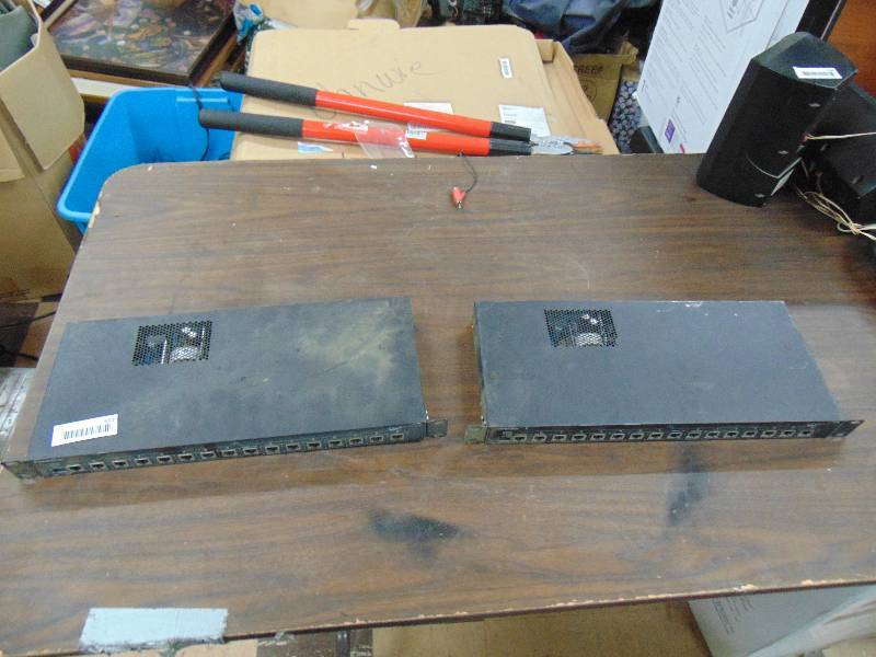 lot 551 image: 2 - computer network switches