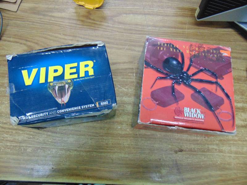 lot 554 image: Viper car alarm