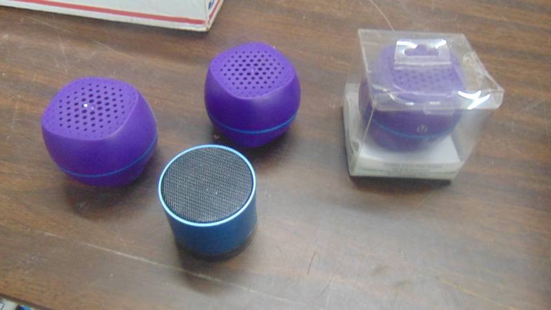 lot 578 image: bluetooth speakers