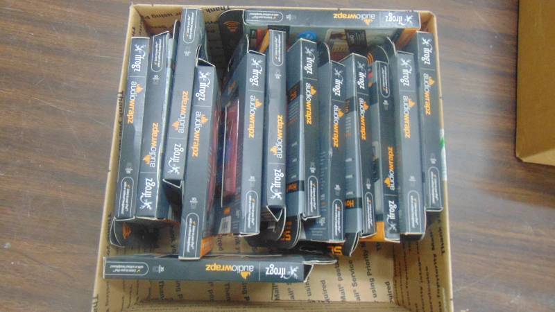 lot 580 image: Ipod cases wbuilt in speakers