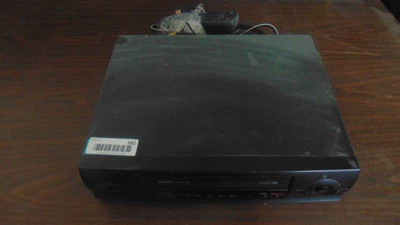 lot 582 image: Zenith VCR