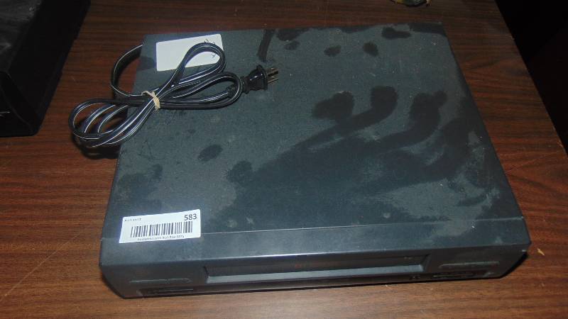 lot 583 image: GE VCR