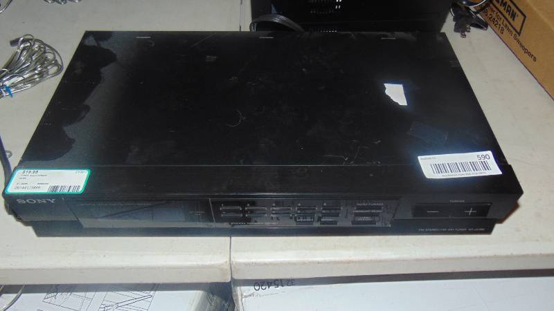 lot 590 image: Sony tuner