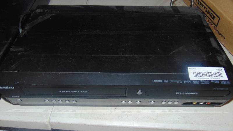 lot 591 image: Sanyo VHS player