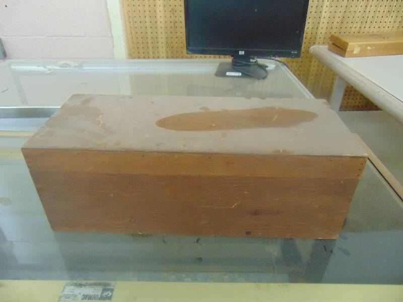 lot 614 image: wood box