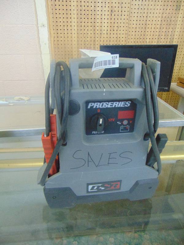 lot 618 image: 12V jump box