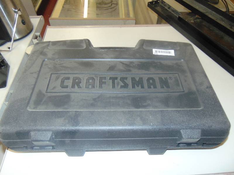 lot 620 image: Craftsman tool box